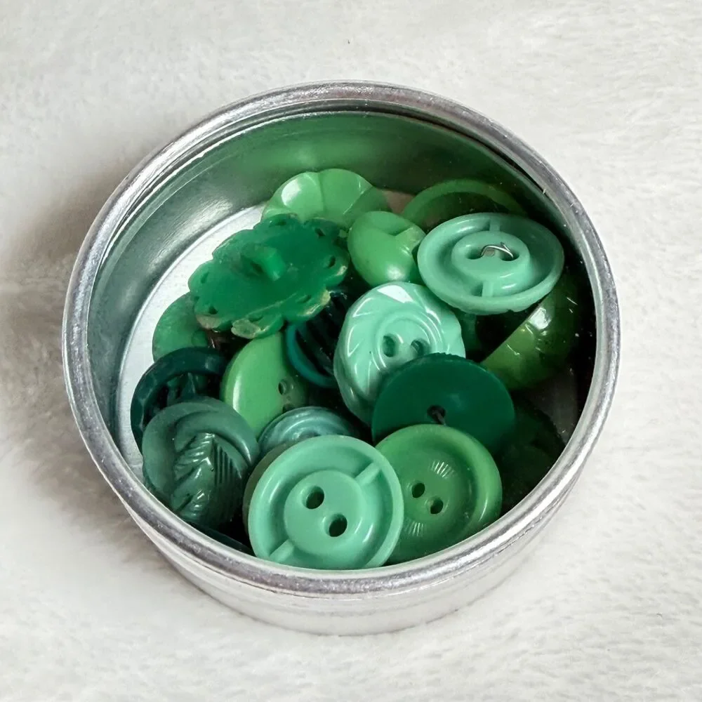 Vintage Green Buttons Mixed Lot 29 Pc Lucite Plastic Floral Shank Craft